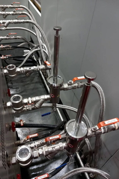 Separator magnetic pentru conducte MSP-MC – protecția matriței într-o secție de injecție de piese automotive