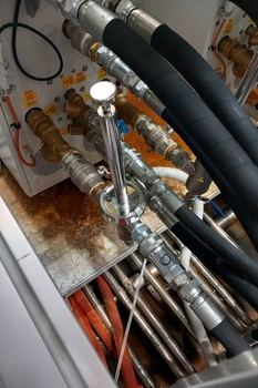 Separator magnetic pentru conducte MSP-MC – protecția matriței într-o secție de injecție de piese automotive