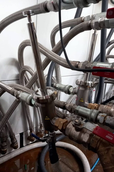 Separator magnetic pentru conducte MSP-MC – protecția matriței într-o secție de injecție de piese automotive