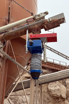 Separator magnetic cu grătar automat MSSJ-AC HD 600 SCORPION în jgheabul de coborâre a hidratului de var măcinat