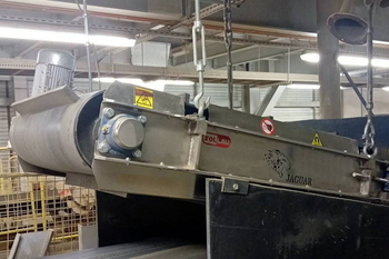 Placă magnetică DND-AC Mx8 F BEAST deasupra transportorului cu combustibil solid alternativ CSA