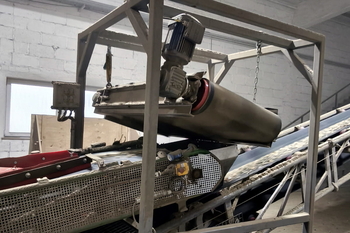 Placa magnetică cu autocurățare DND-AC M3 F PANTHER - concasare paleţi din lemn