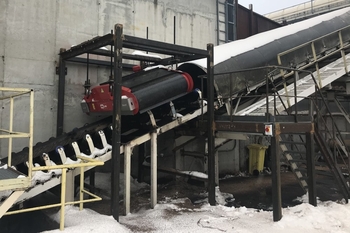 Placă magnetică automată DND-AC – separarea metalelor din praful de cărbune într-o centrală termică