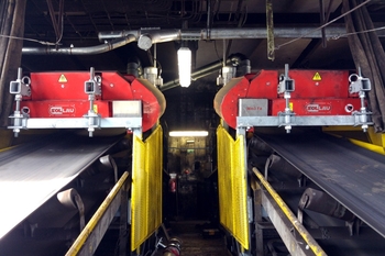 Placă magnetică automată DND-AC – separarea metalelor din praful de cărbune într-o centrală termică