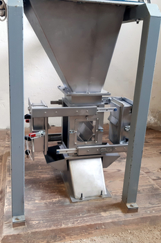 Separator magnetic cu plăci ML-LUX – separarea metalelor din condimente în industria alimentară