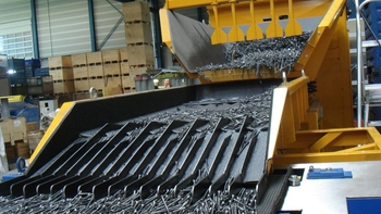 Alimentator vibrant de distribuție - sortarea fracțiilor fine și pregătirea materialului