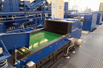 Separator cu curenți Eddy ECS cu alimentator vibrant – separarea aluminiului la reciclarea metalelor