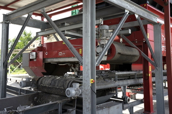 Placă magnetică cu autocurățare DND-AC – separarea primară a fierului pe banda transportoare