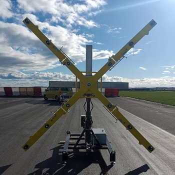 Mobilní světelný kříž pro označení uzavření letištní dráhy FIREFLY