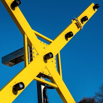 Mobilní světelný kříž pro označení uzavření letištní dráhy FIREFLY