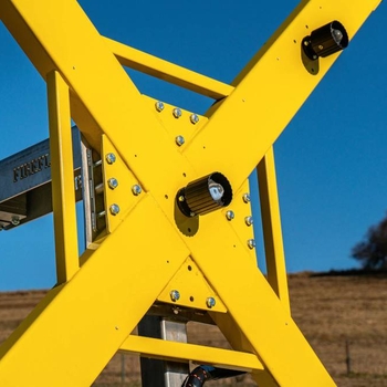 Mobilní světelný kříž pro označení uzavření letištní dráhy FIREFLY