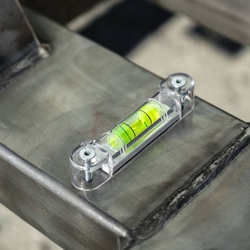 Libela facilitează găsirea poziției corecte a crucii în direcție orizontală