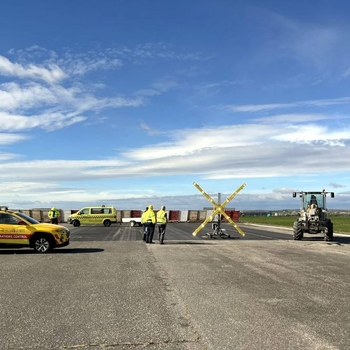 Semnal luminos în cruce, mobil, FIREFLY pentru semnalizarea închiderii pistei aeroportului