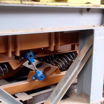 Transportoare cu frecvență naturală, vibrante