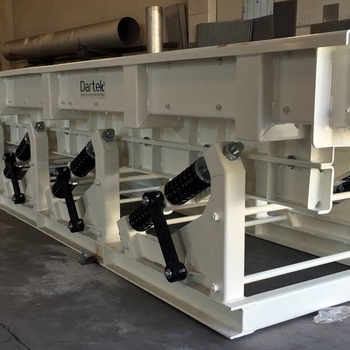 Transportoare cu frecvență naturală, vibrante