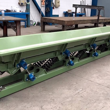 Transportoare cu frecvență naturală, vibrante