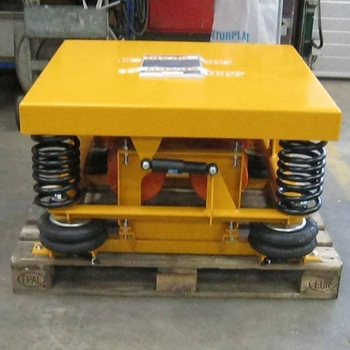 Alimentator de stocare