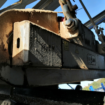 Separatorul magnetic cu banda si curățare automată DND-AC