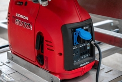 Generator cu invertor pe benzină